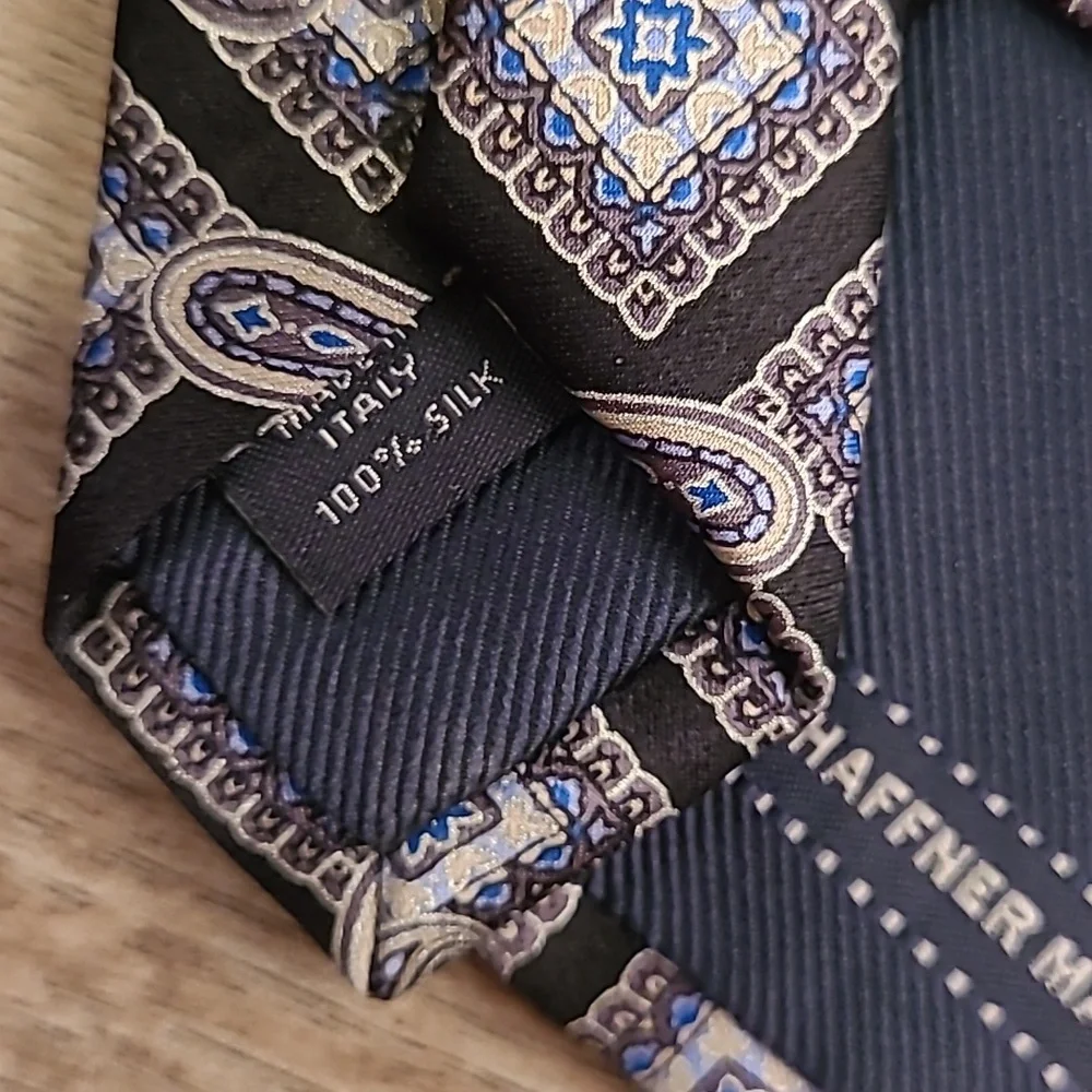 HART SCHAFFNER‎ MARX Metallic Black Silver Paisley Diamond Pattern Silk Tie NEW